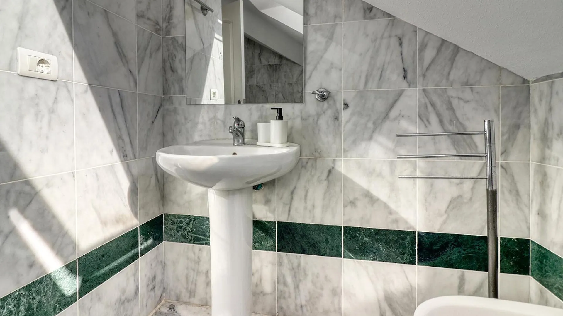 Appartamento Two-Floor Penthouse W/ Spa Tub & Outdoor Terrace Arona