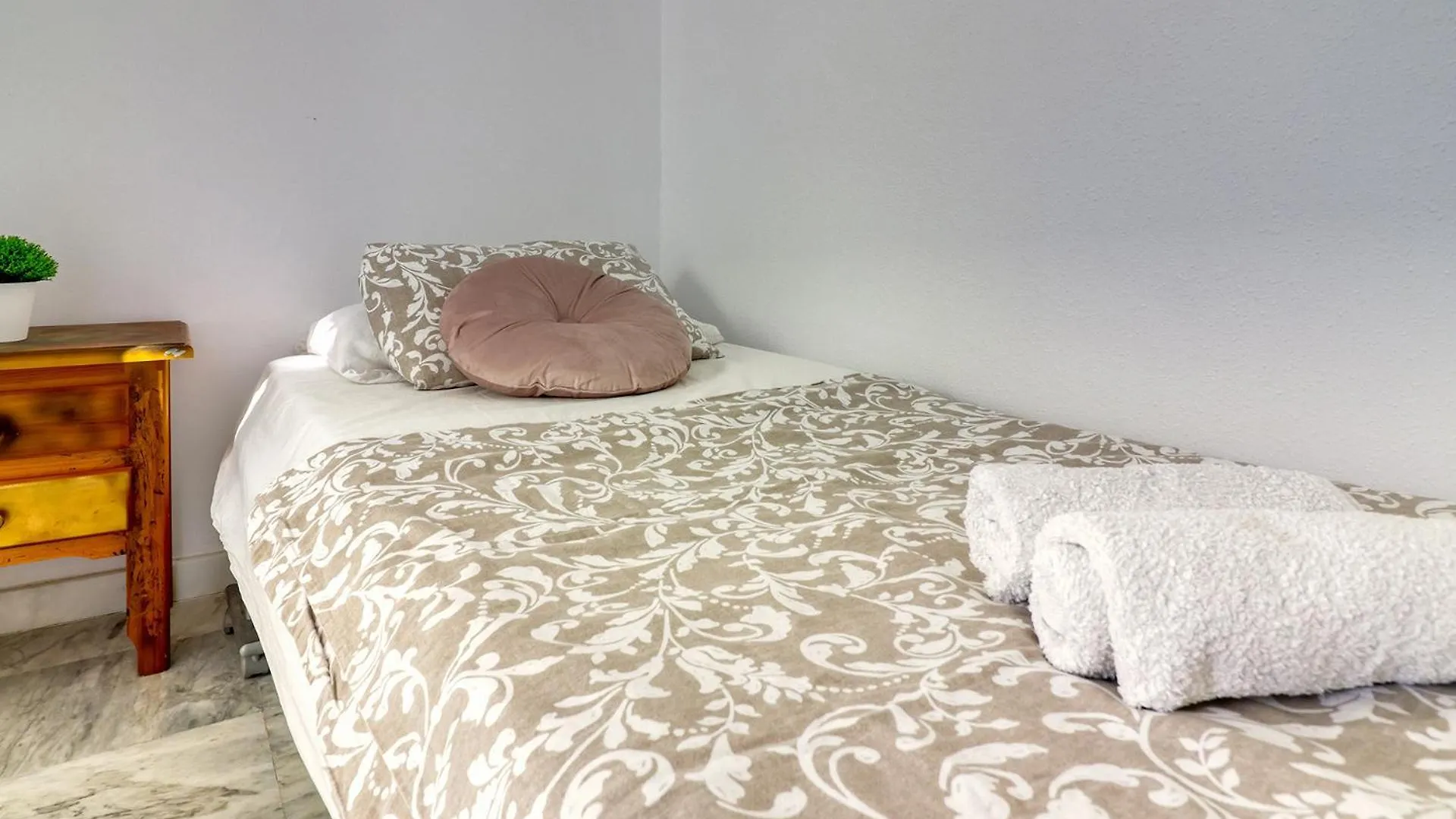 Appartamento Two-Floor Penthouse W/ Spa Tub & Outdoor Terrace Arona  Spagna
