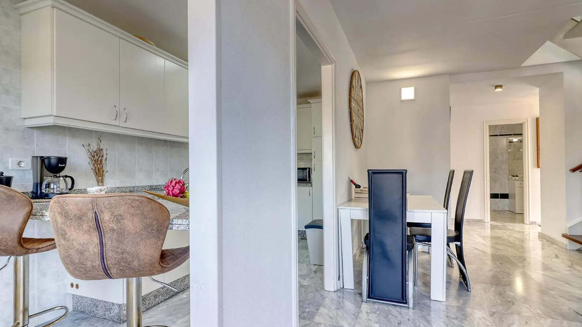 Two-Floor Penthouse W/ Spa Tub & Outdoor Terrace Arona  0*, Arona (Tenerife)